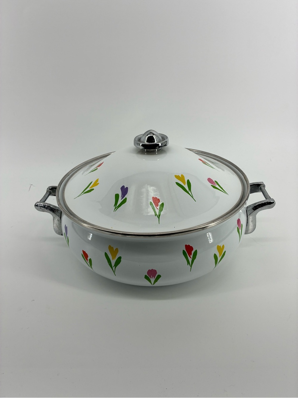White Floral Enamel Casserole Dish with Lid